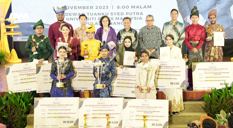 Tahniah! Peserta Uzbekistan johan Pidato Antarabangsa Bahasa Melayu 2023