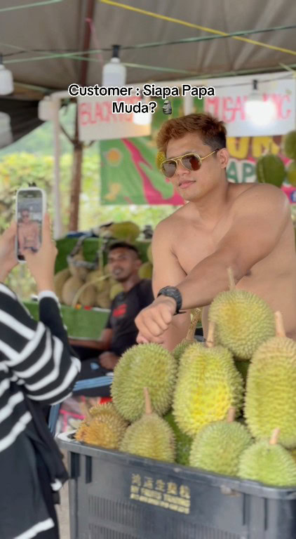 peniaga durian