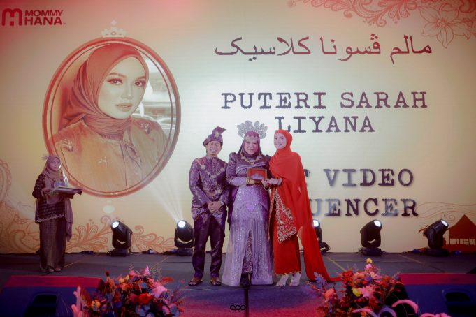 Puteri Sarah terima anugerah khas