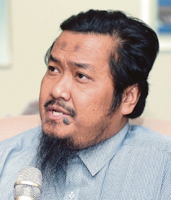 nik nazmi