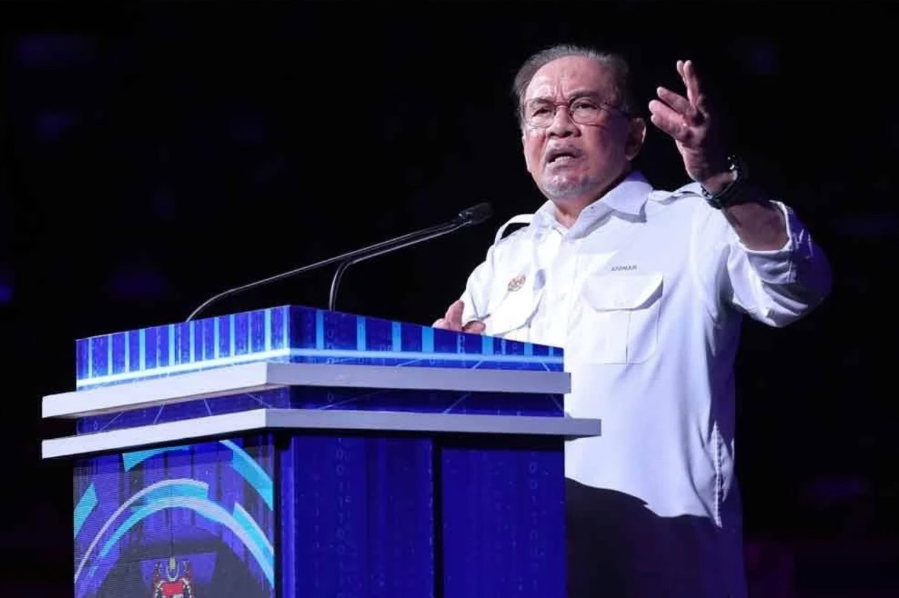“Masa ada kuasa.. kamu tidak fikir rumah rakyat, timbun harta ” – PM Anwar