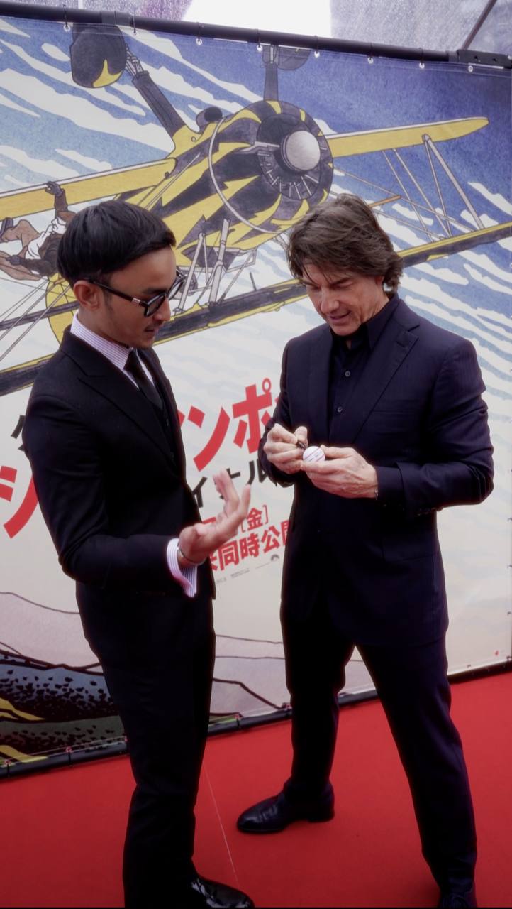 Ezzrin Loy berborak dengan Tom Cruise
