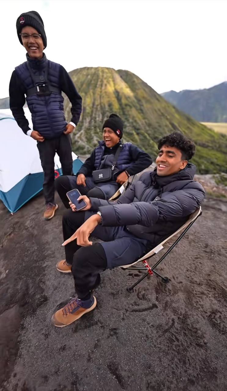 Isa Isarb 'camping' tepi gunung berapi