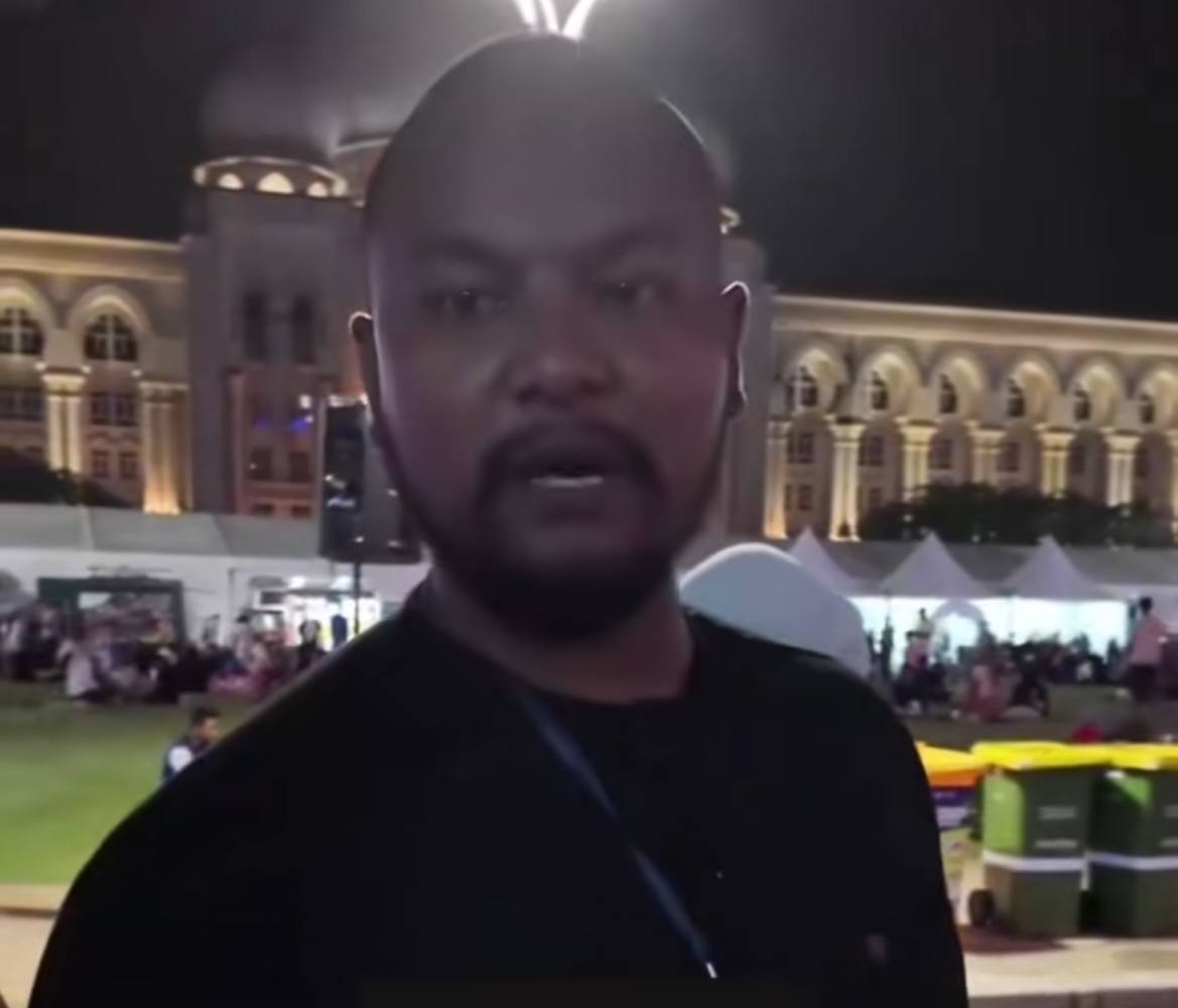 CEO Batu pesan jangan bercinta