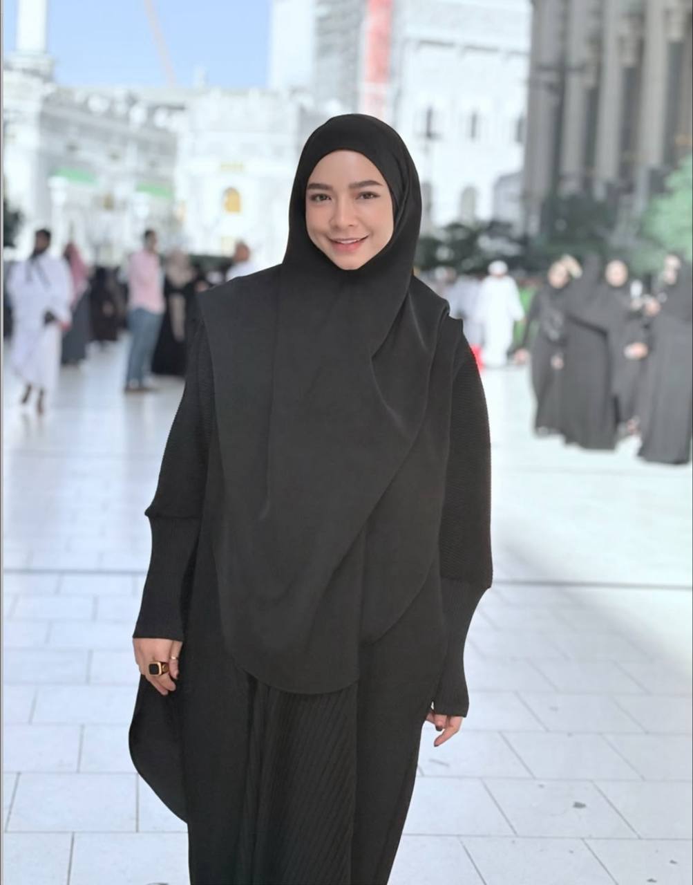 Nora Danish impi tunai haji bersama pasangan baharu
