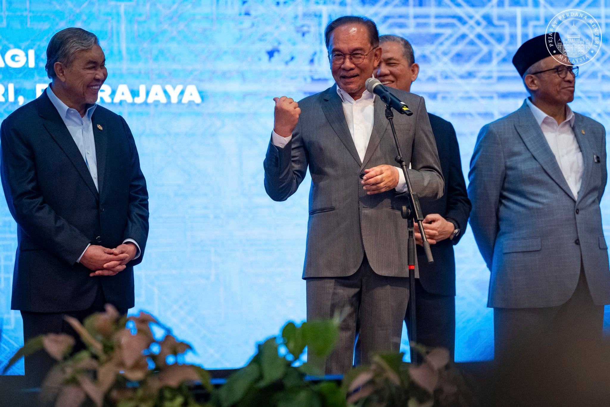 seru penjawat awam 