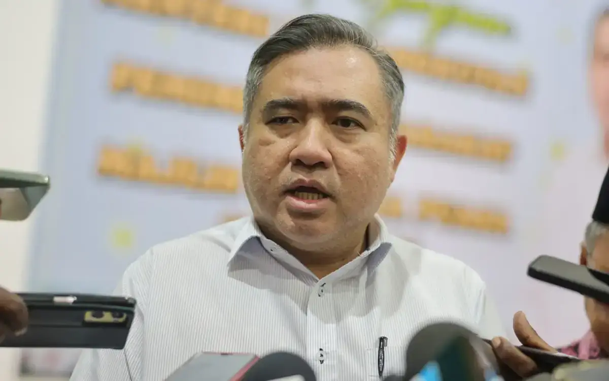 Bas berusia 12 tahun, tiada tali pinggang keledar