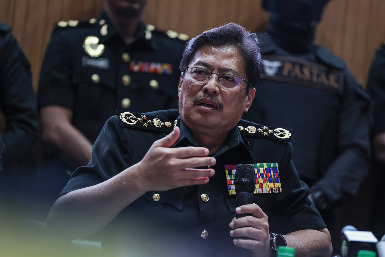 Azam Baki dedah RM20 juta dana bina lebuh raya mungkin diseleweng ke aktiviti judi