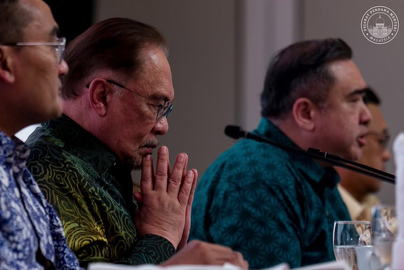 Nahas bas UPSI: Anwar zahir ucapan takziah, KPT salur bantuan segera pada keluarga mangsa