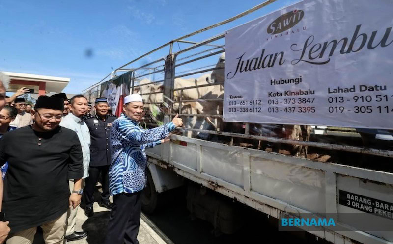 Sempena Aidiladha, Hajiji Noor serah 200 lembu korban – “Harap dapat meriahkan sambutan”