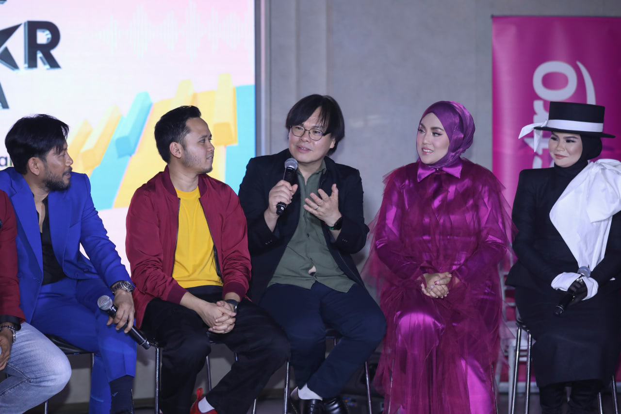 Aina Abdul terharu masih disukai peminat