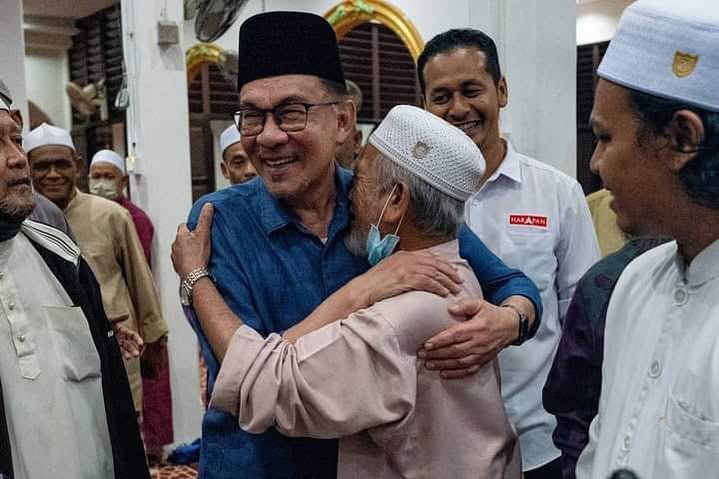 Protes Turun Anwar