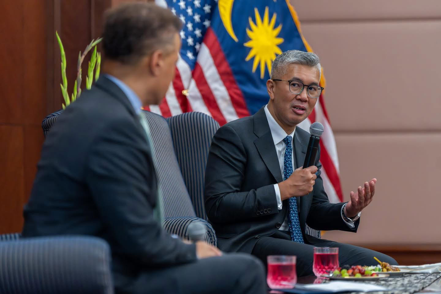 Tengku Zafrul tiada jawapan tepat kenapa tarif naik satu peratus – “Itu kena tanya Trump”