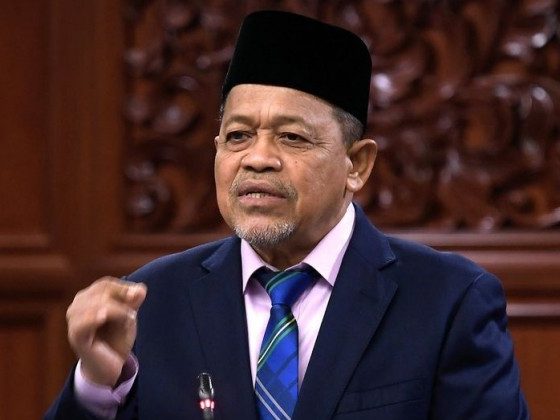 Netizen anggap Shahidan Kassim merapu