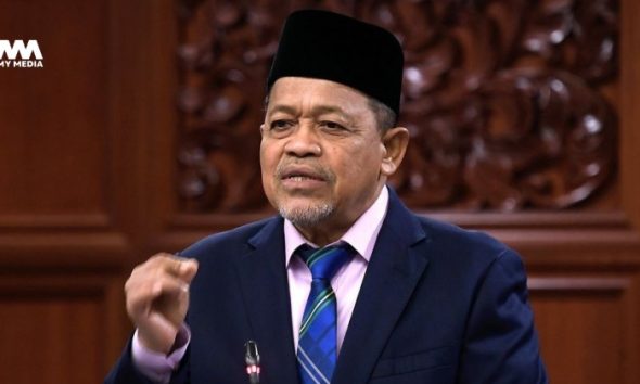 Netizen anggap Shahidan Kassim merapu