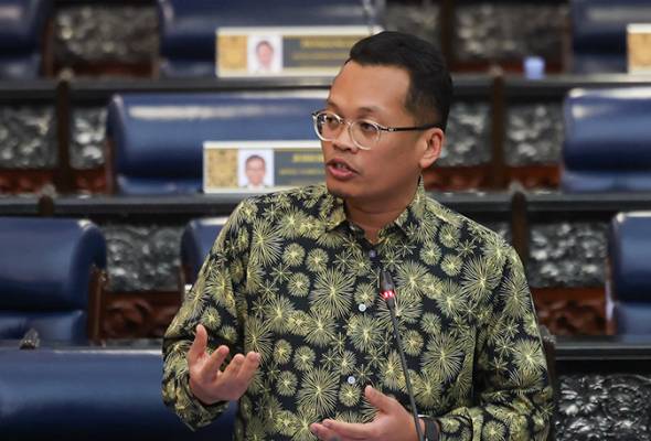 nik nazmi