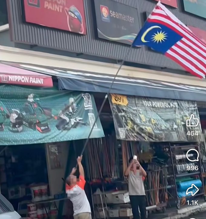 Jalur Gemilang terbalik perbuatan salah