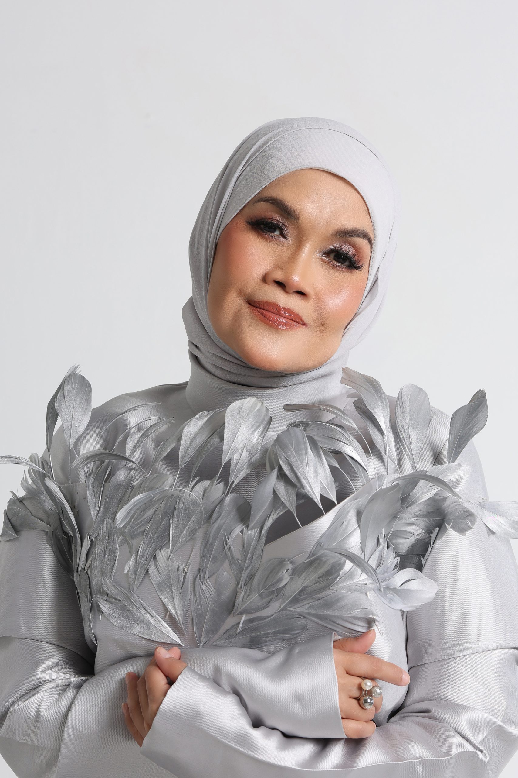 Hadir dengan buah tangan baharu