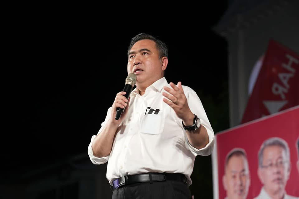 Sekolah pasang bendera terbalik