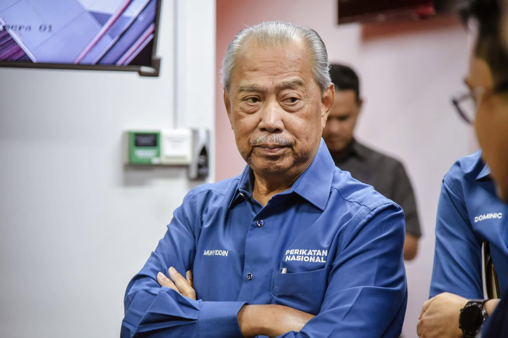 Tuntut PM Anwar mohon maaf