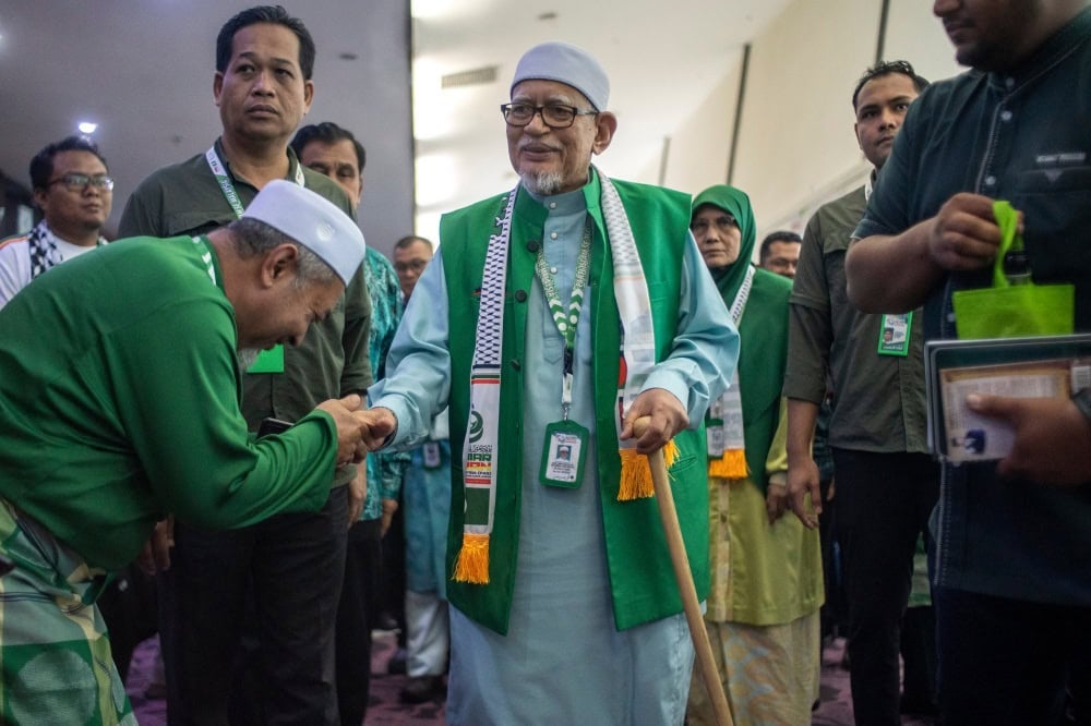 Kekal jawatan tanpa bertanding