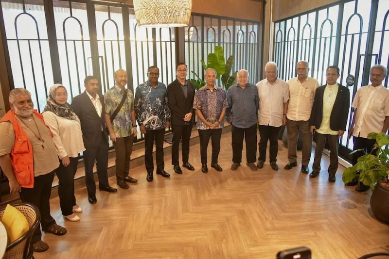 12 parti pembangkang