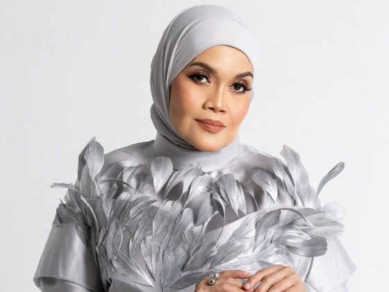 Hadir dengan buah tangan baharu
