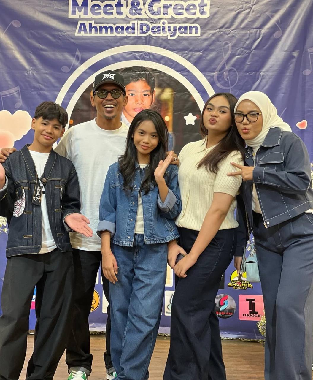 Beri bunga, minta restu