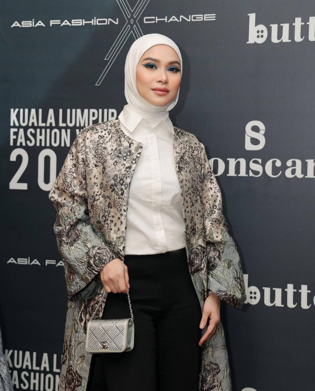 Anzalna Nasir Guna duit bantu orang susah