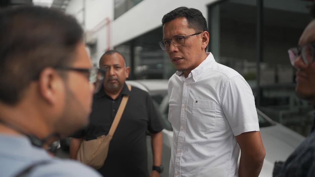 Shahrol Shiro bantu rakan-rakan
