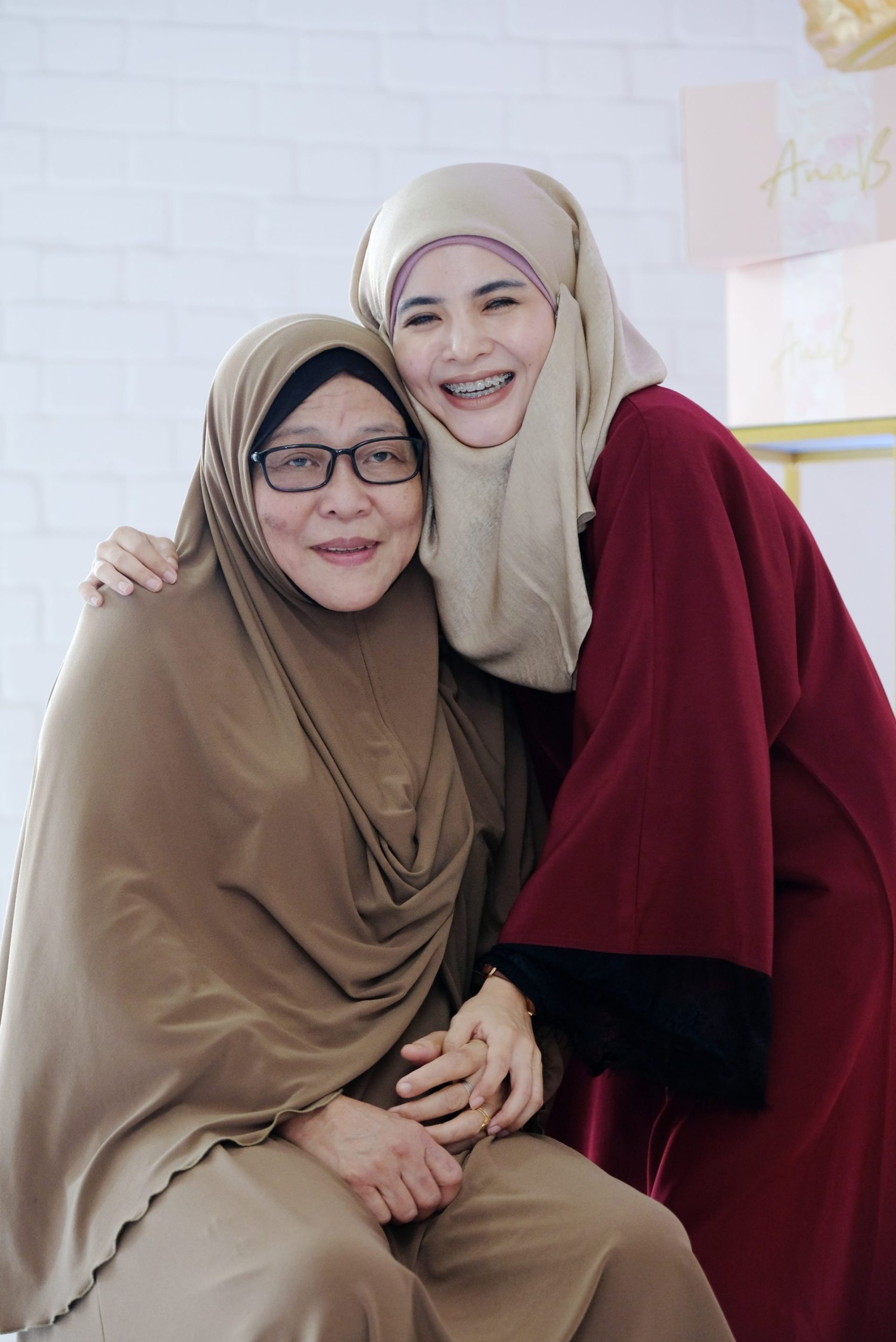 Ibu Ardell Aryana