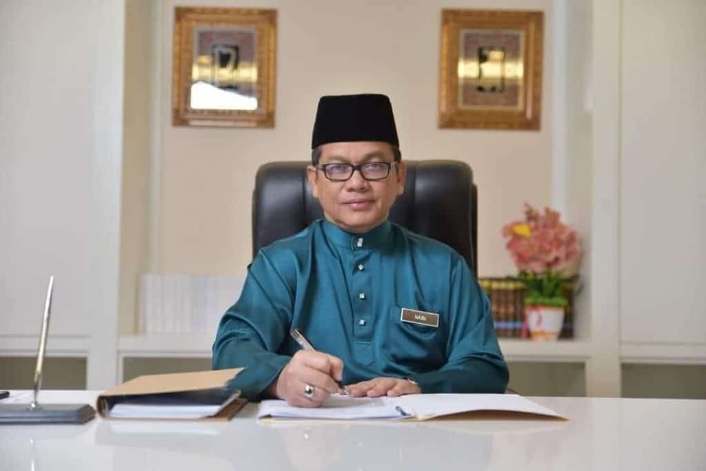 berbalah sesama sendiri 