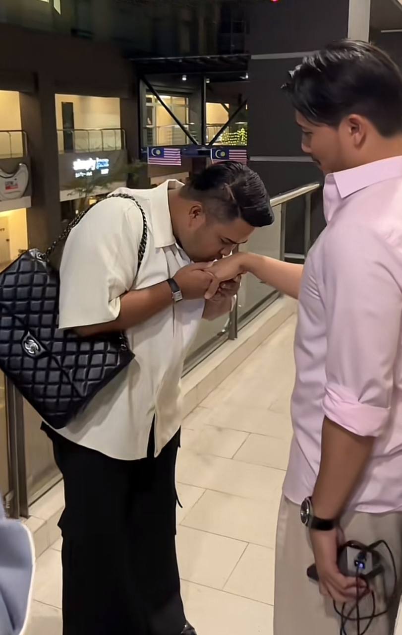 Amira Othman Ajar salam cium tangan suami