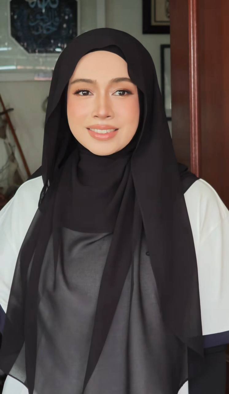Amira Othman Muslimah tapi disolek lelaki?