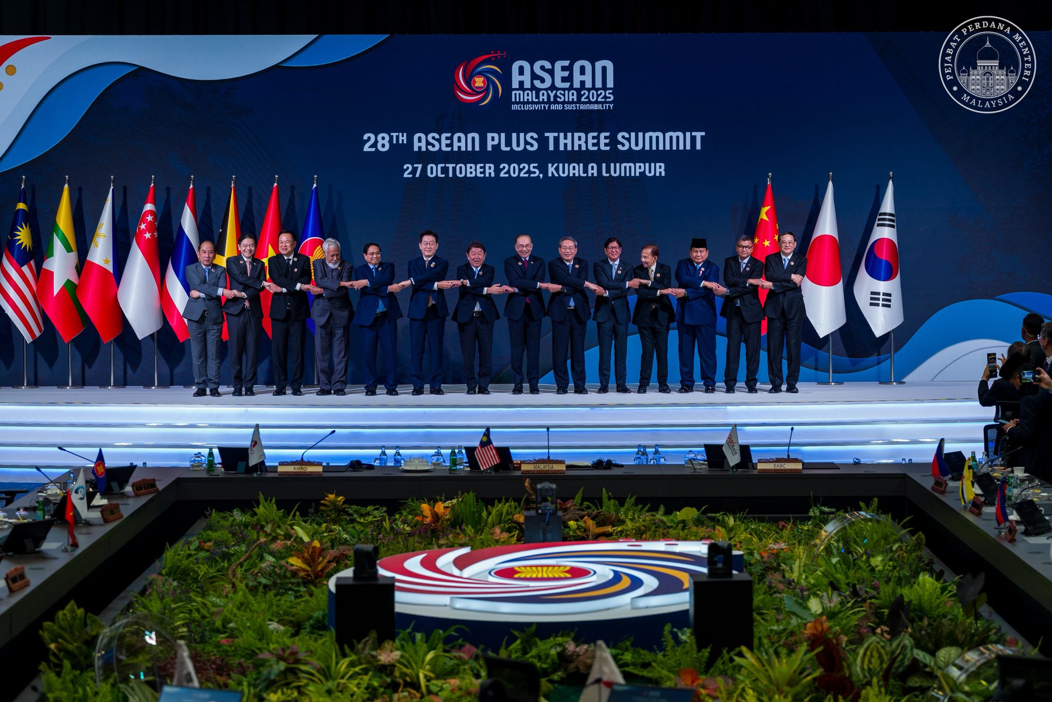 Tun M dakwa kerajaan serah kemerdekaan kepada kuasa asing