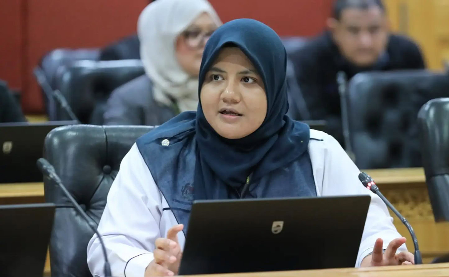 Terima memorandum dengan senyuman