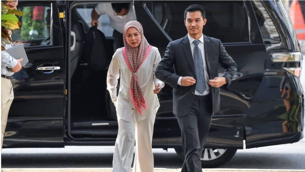 Vivy Yusof dan suami