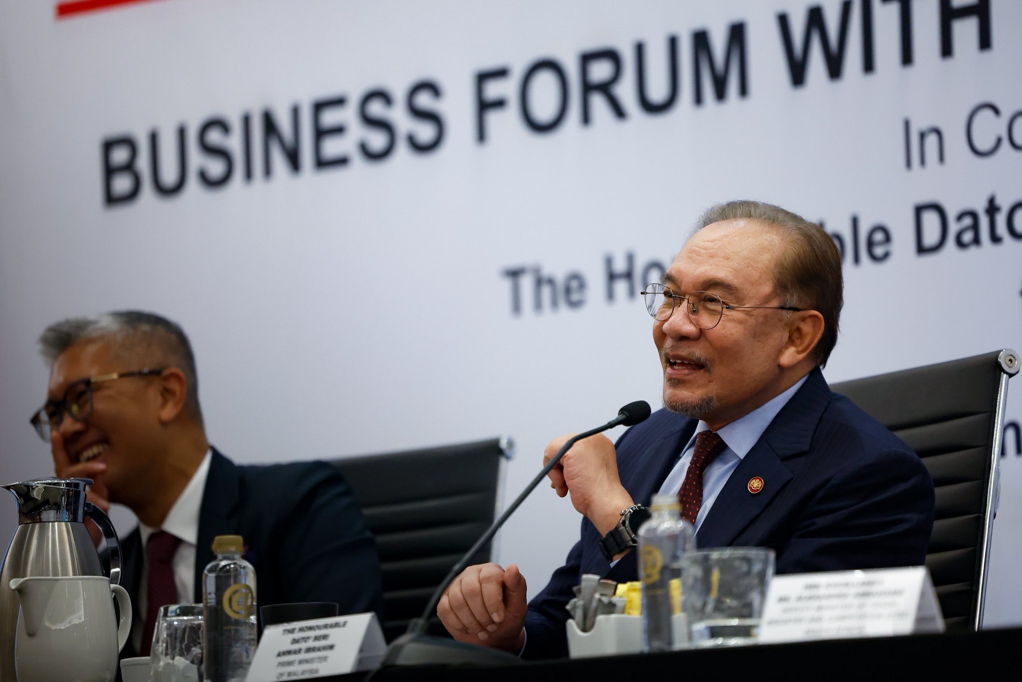 sebarang perbincangan