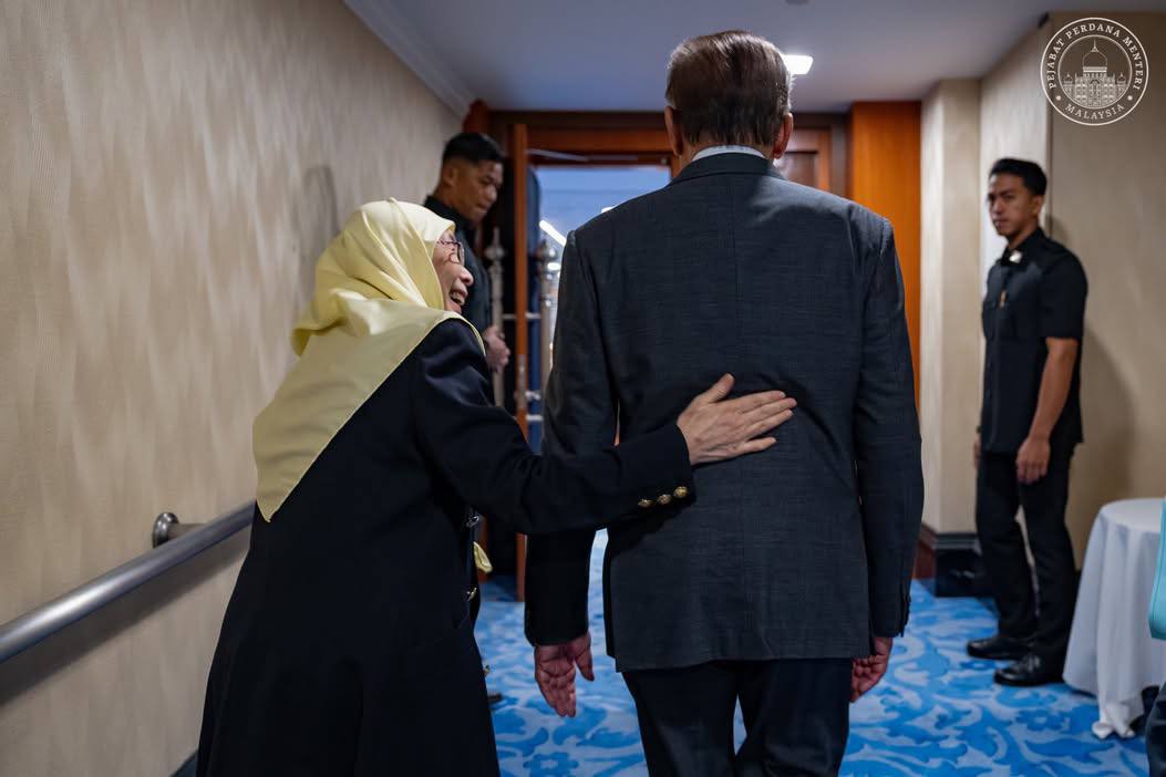 Anwar Ibrahim Titip pesanan istimewa buat Azizah