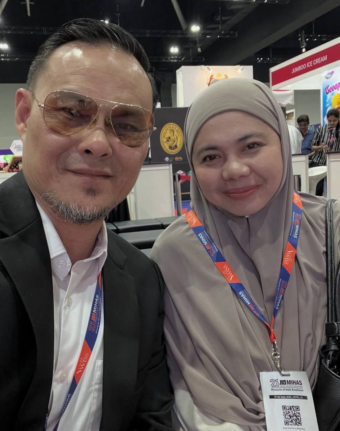 adam corrie Tak kisah isteri periksa telefon