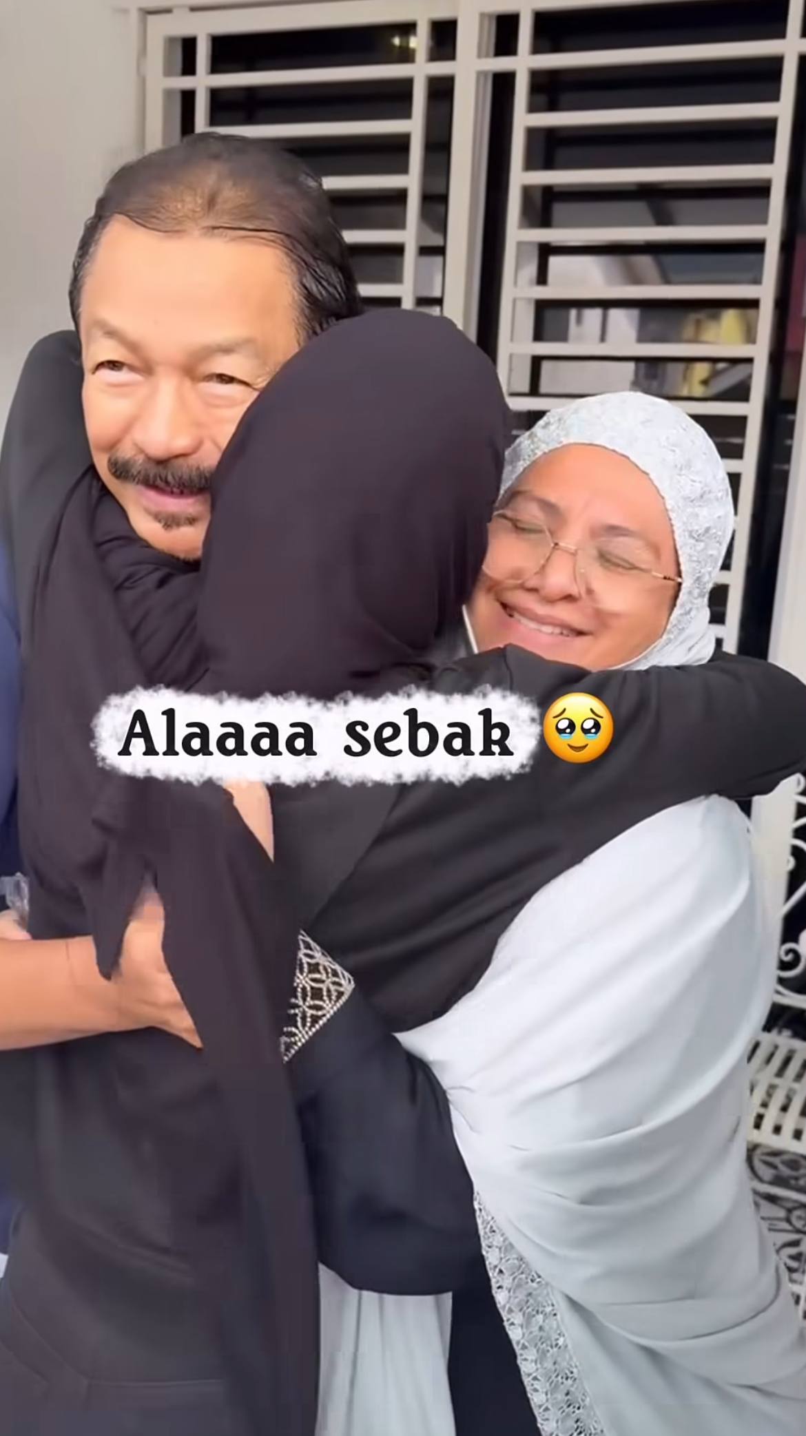 amyra rosli Hadiahkan kereta baharu