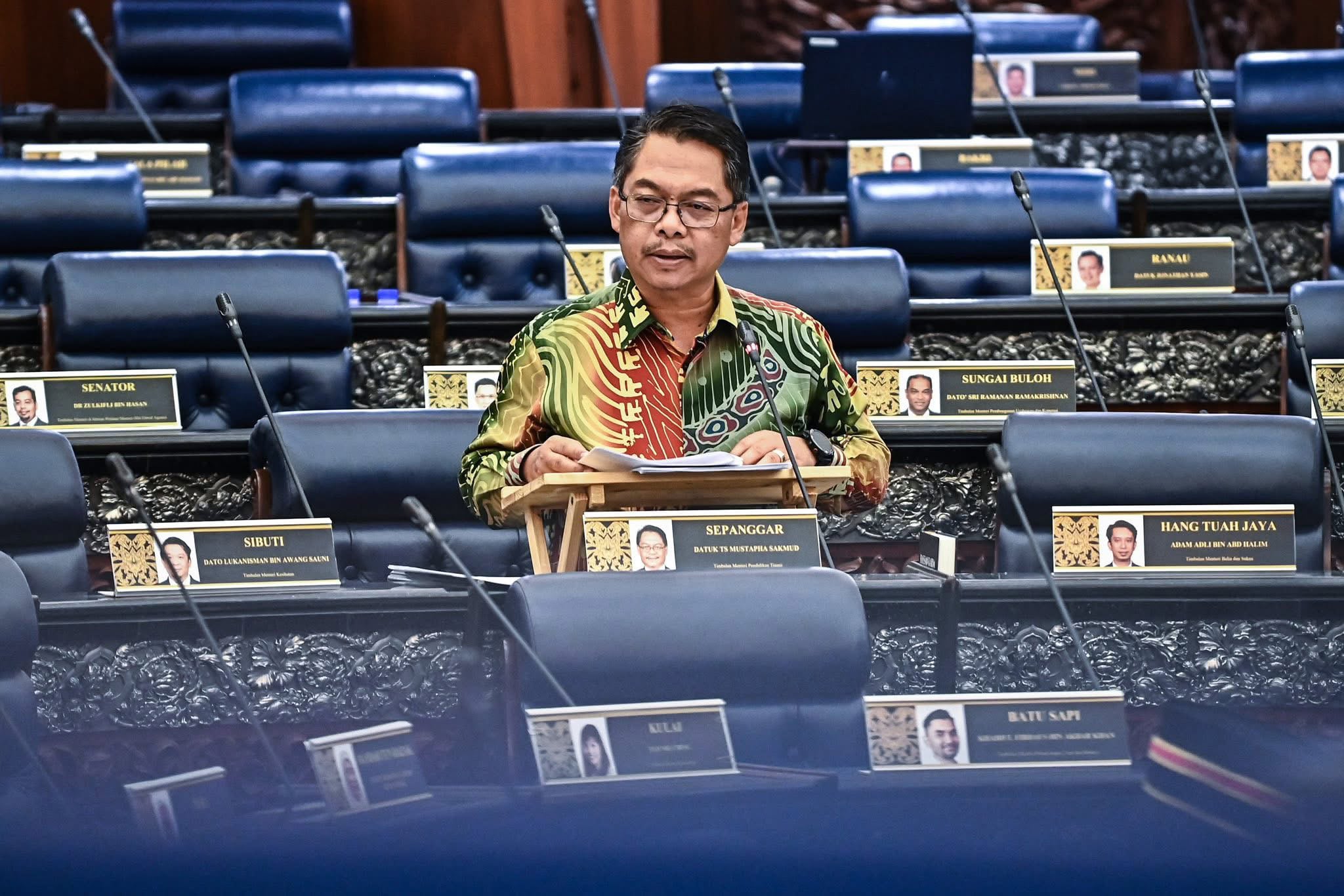 Terlibat dalam aktiviti songsang