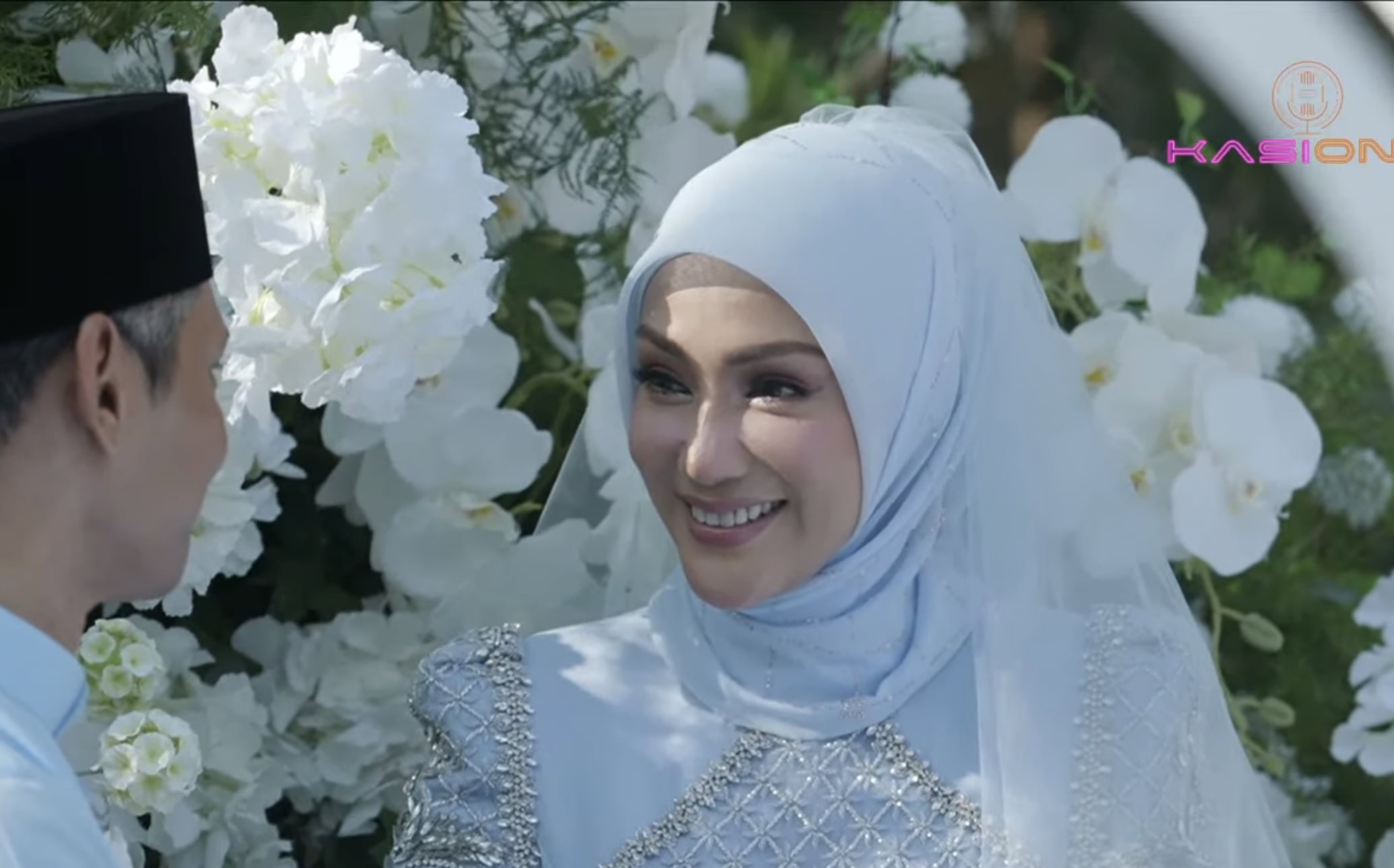 Erra Fazira kini isteri kepada Ezwan Zain