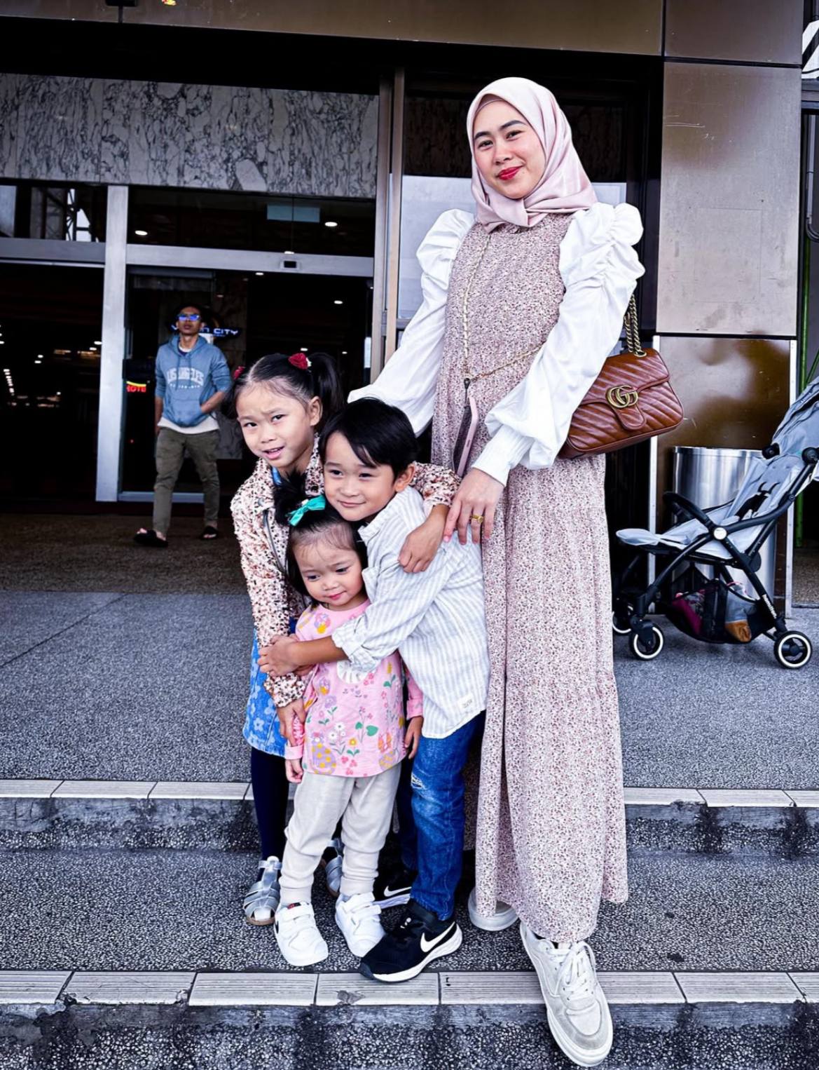 Dr fie Tanya kenapa abah tak balik