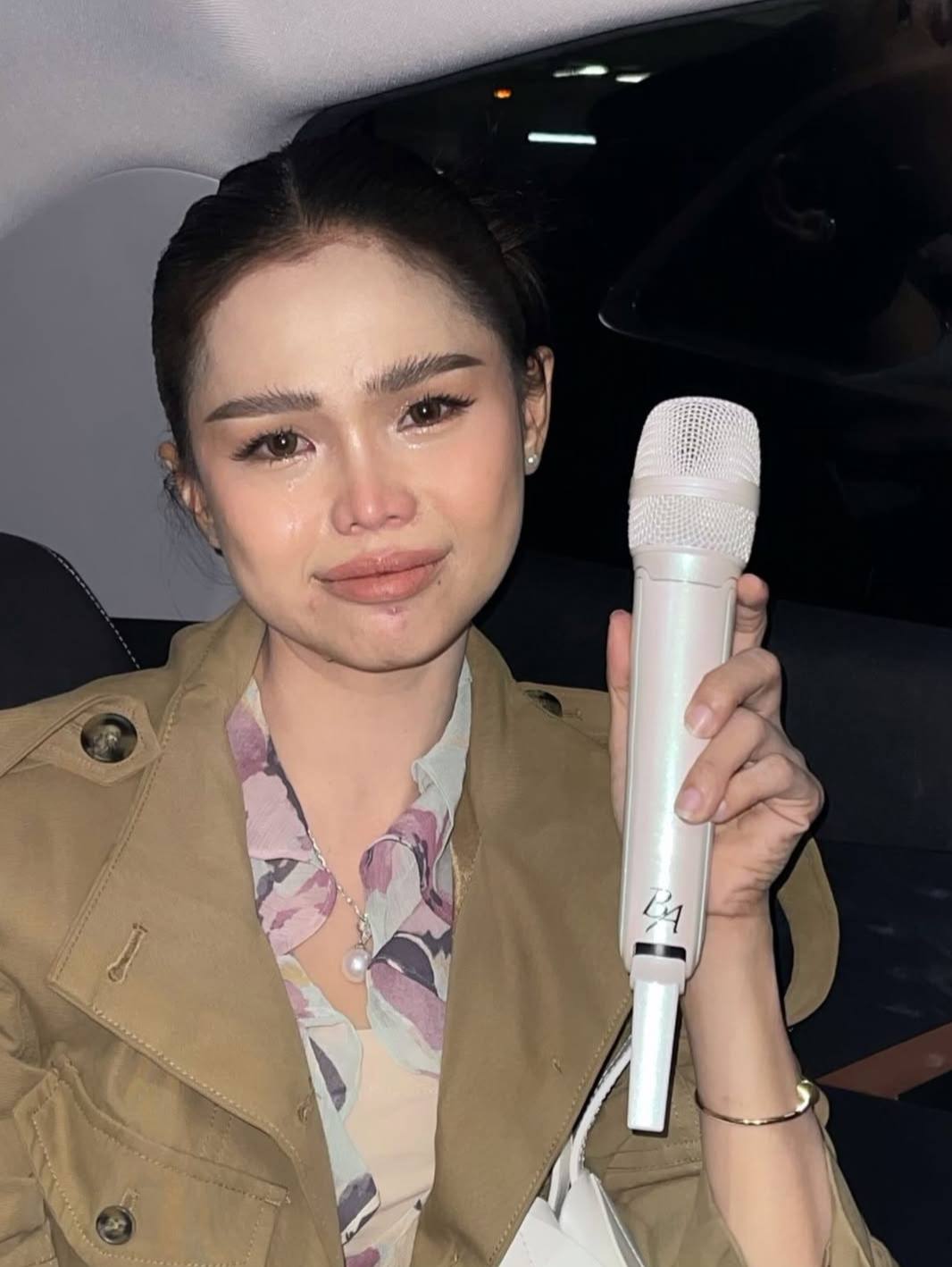 Bella Astillah Miliki mikrofon peribadi