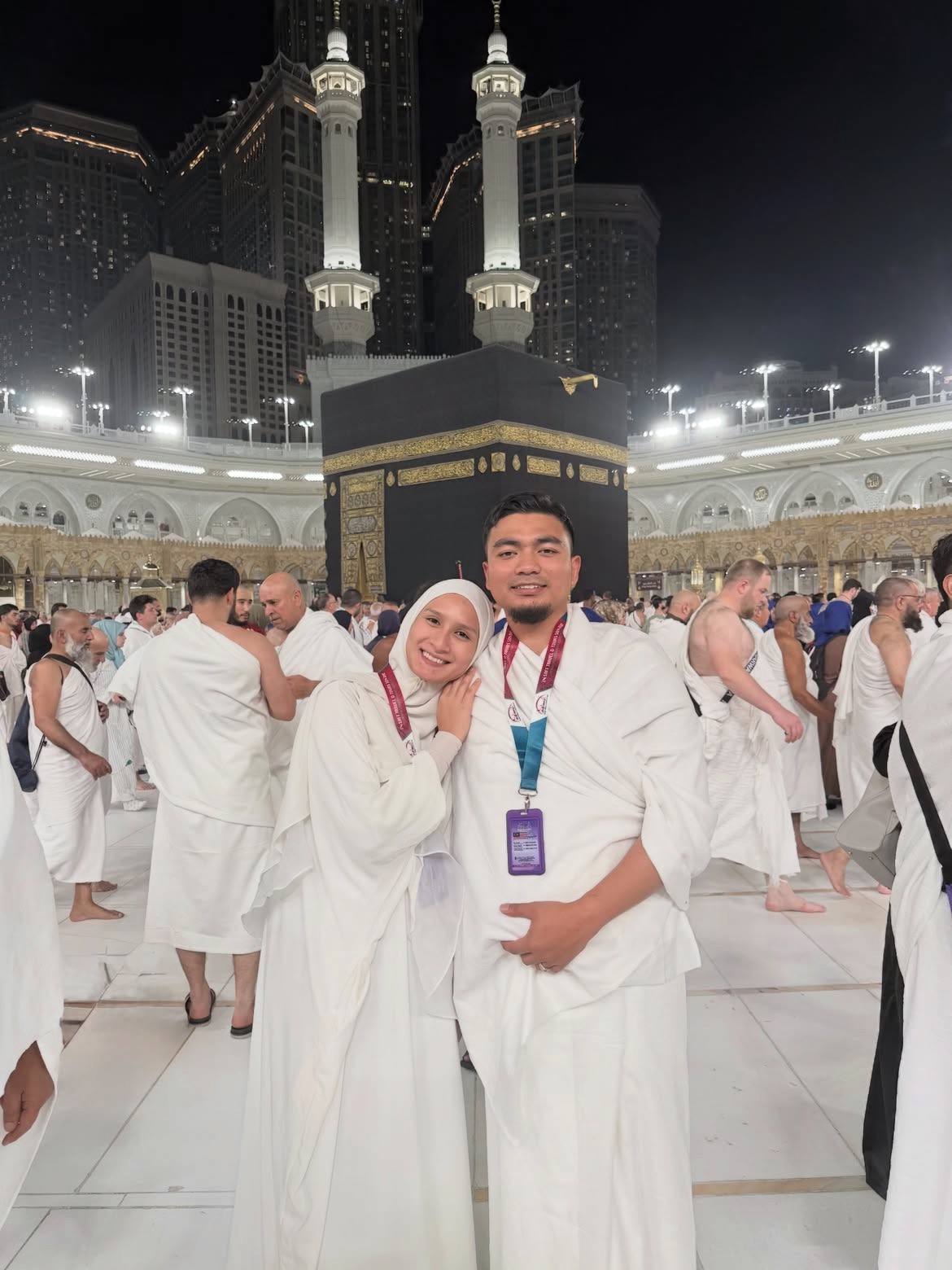 neera azizi buat Gender reveal depan Kaabah