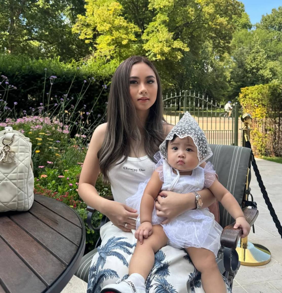 Intan Najuwa Bawa keluarga pembantu rumah