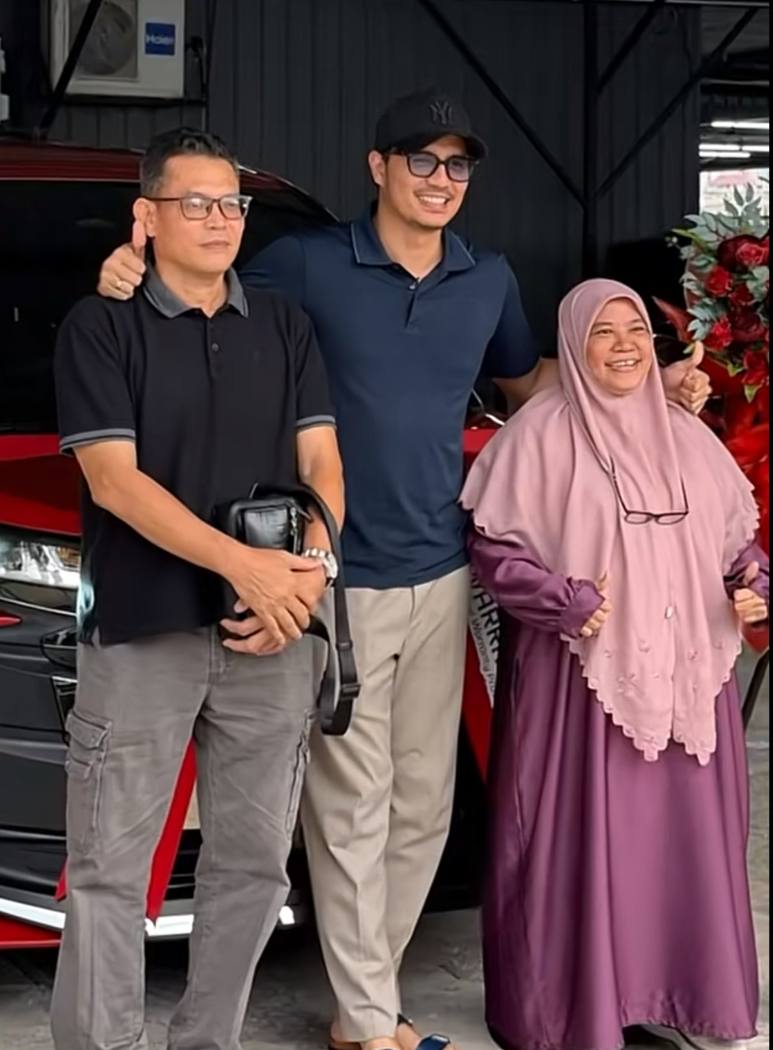  Fattah amin Hadiahkan ibu kereta baharu