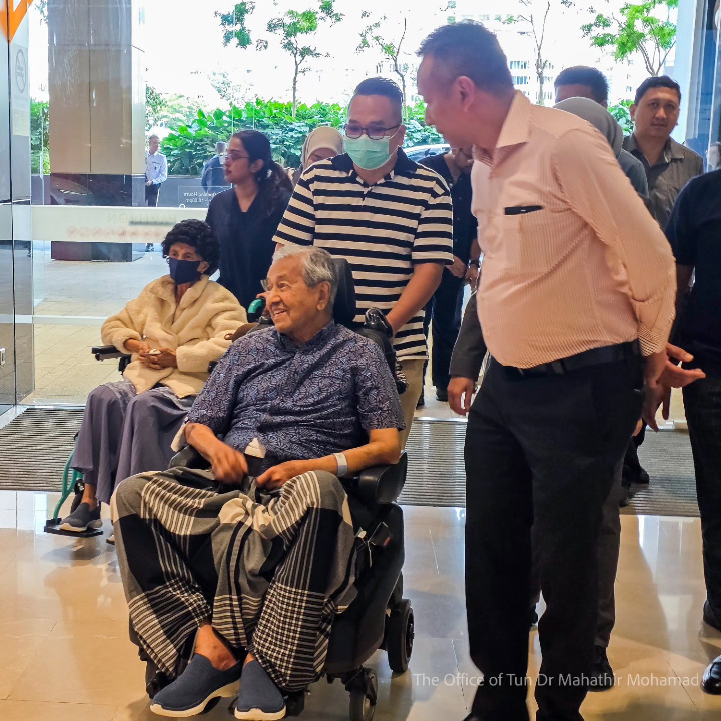 Tun M nikmati ice chocolate