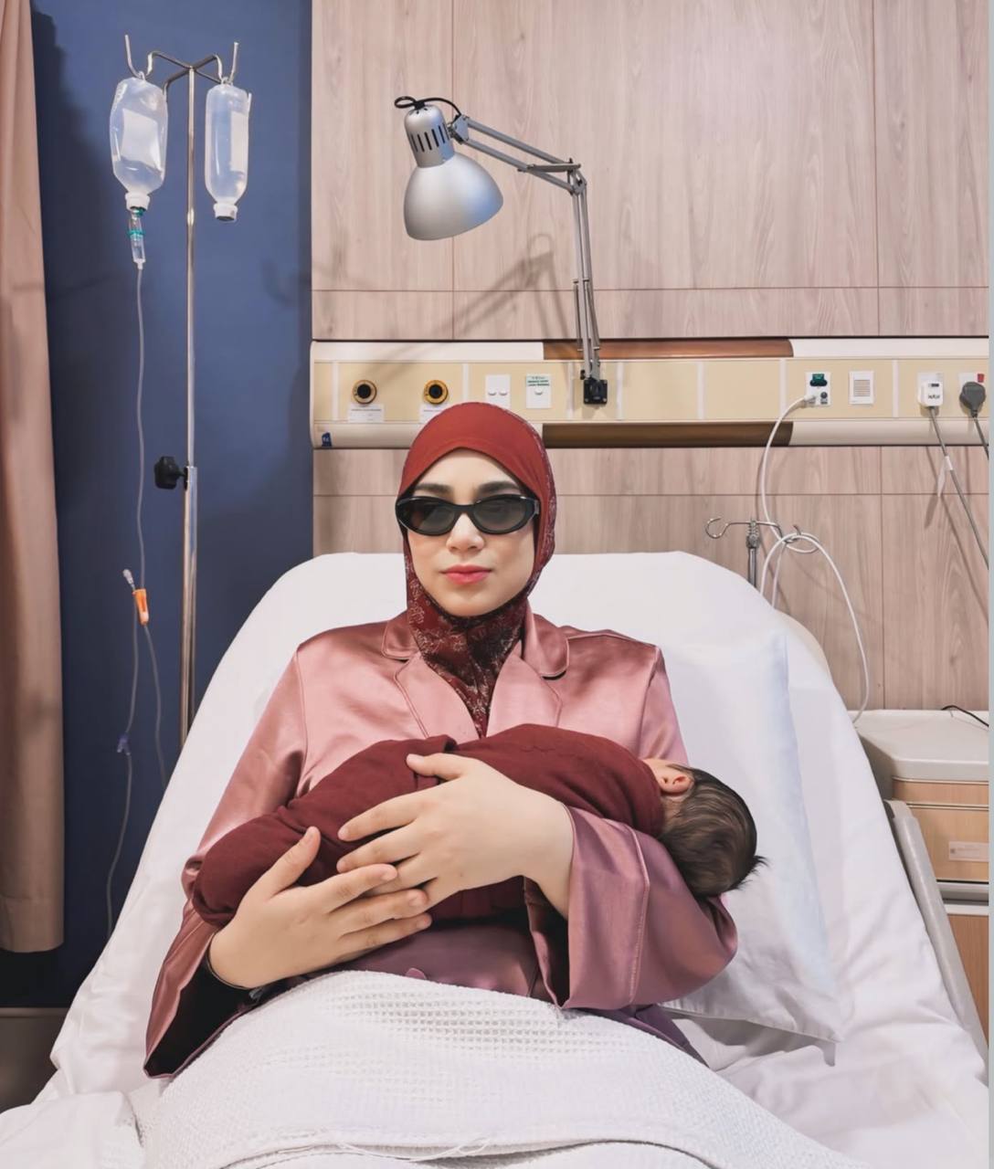 uyaina arshad Timang cahaya mata ketiga